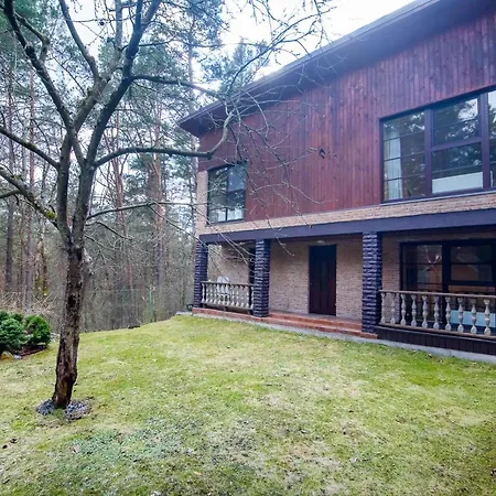 Cozy Forest House Close To Center Chata *